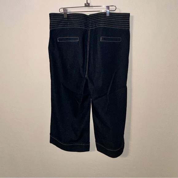 GOLD FLAVA JEANS. dark wash capris with wide leg. - Picture 3 of 6